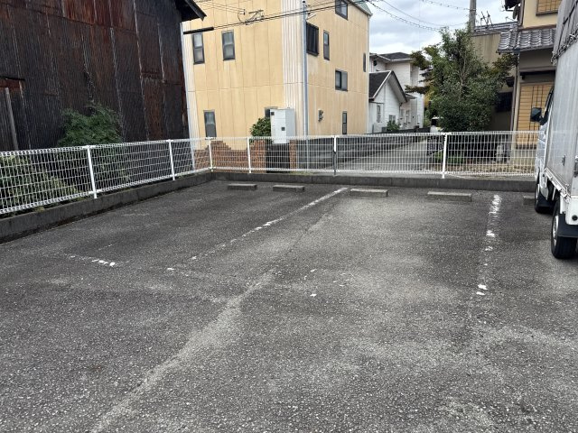 ソレイユほりどめの駐車場