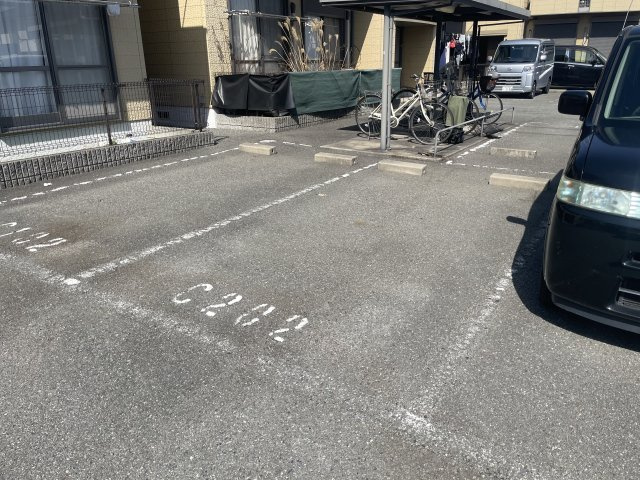 バリュージュ今在家D棟の駐車場