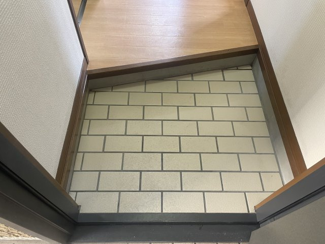 バリュージュ今在家D棟の玄関
