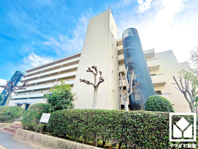 ユニ宇治マンション1号館の外観