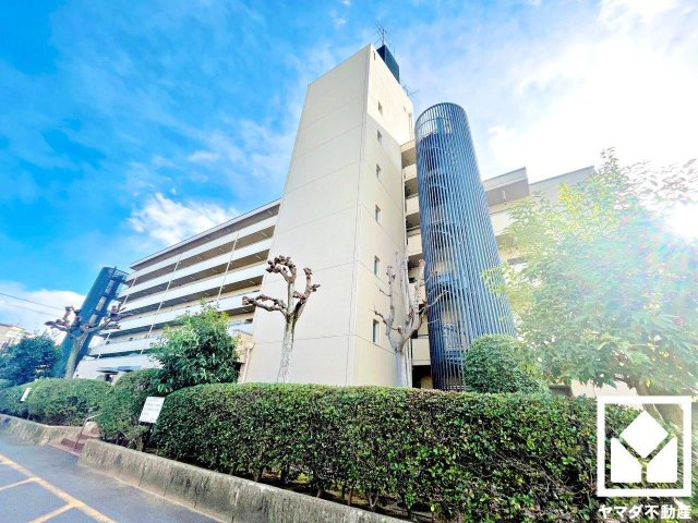 ユニ宇治マンション1号館の外観