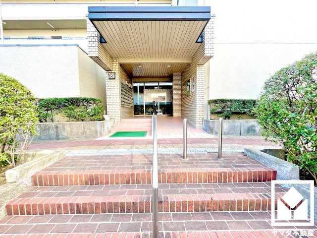 ユニ宇治マンション1号館のエントランス