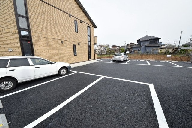 シャルマンの駐車場