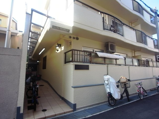 セントラルハイツ本山のエントランス