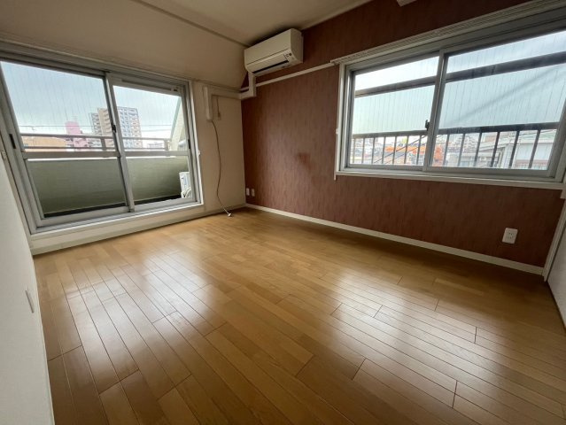 セントラルハイツ本山の洋室