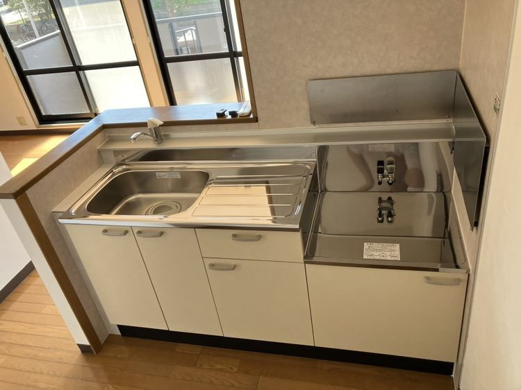 ランドベアー21のキッチン|コンパクトなキッチンで掃除もラクラク