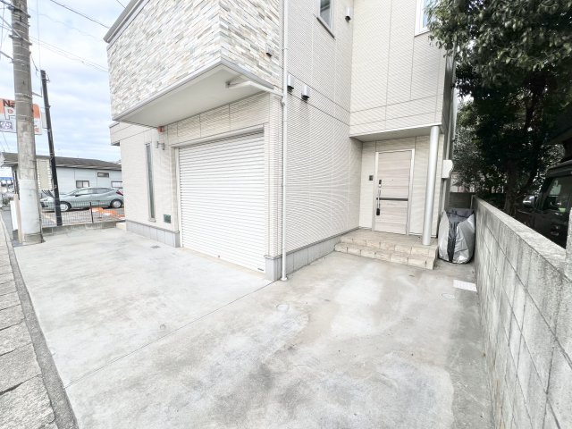エクセル四街道のエントランス|落ち着いたエントランスです