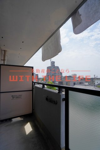 ペルソナ西町【キャッシュバック対象物件】のバルコニー|バルコニー付きです