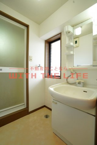 ペルソナ西町【キャッシュバック対象物件】の洗面所|ゆったりとスペースのある洗面所