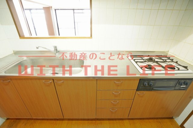 ペルソナ西町【キャッシュバック対象物件】のキッチン|コンパクトなキッチンで掃除もラクラク