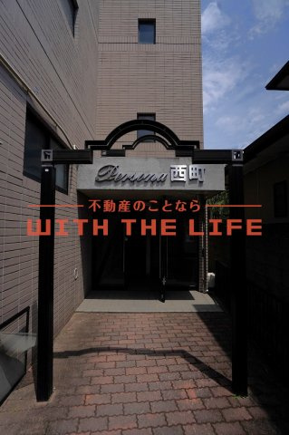 ペルソナ西町【キャッシュバック対象物件】のエントランス|ゆとりのあるエントランスです