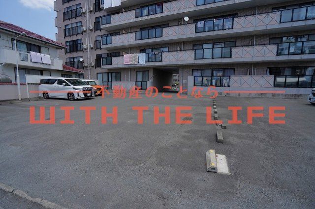 ペルソナ西町【キャッシュバック対象物件】の駐車場|駐車場に車を止められます