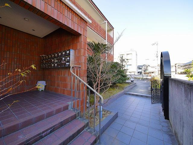 万葉Ⅱ（マンション万葉Ⅱ）のエントランス|落ち着いたエントランスです