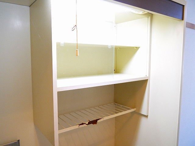 万葉Ⅱ（マンション万葉Ⅱ）のキッチン|コンパクトなキッチンで掃除もラクラク