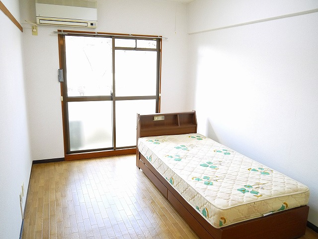 万葉Ⅱ（マンション万葉Ⅱ）の居間・リビング|ゆったり過ごせるリビングです