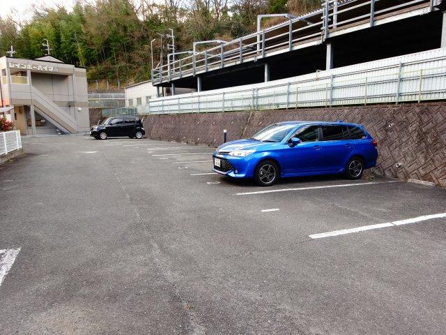 レインボーハイツ南の駐車場