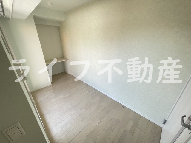 プレミアム菱屋西の洋室