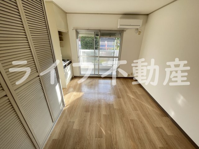 メゾンスギの居間・リビング|こちらの居間で趣味の時間をお楽しみください