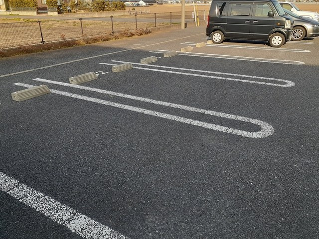 パールアイズの駐車場