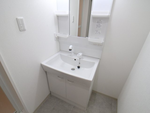 hugme residenceの洗面所|広い洗面スペース