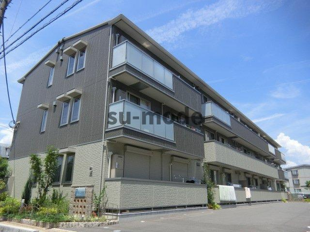 パインコートの外観