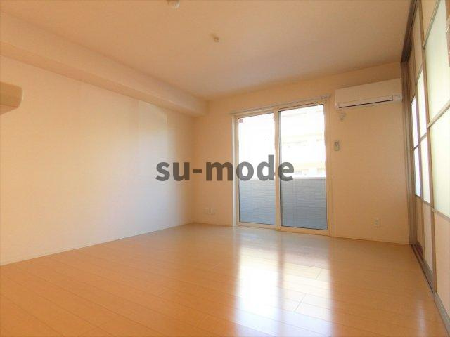 パインコートの洋室