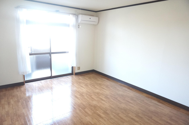 【居間・リビング】 | 峰町ダイゴハイツA | 画像は別部屋の写真です。