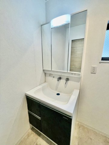 音羽草田町|ミラーキャビネット付きで生活感の出る物も隠して収納出来る洗面化粧台！