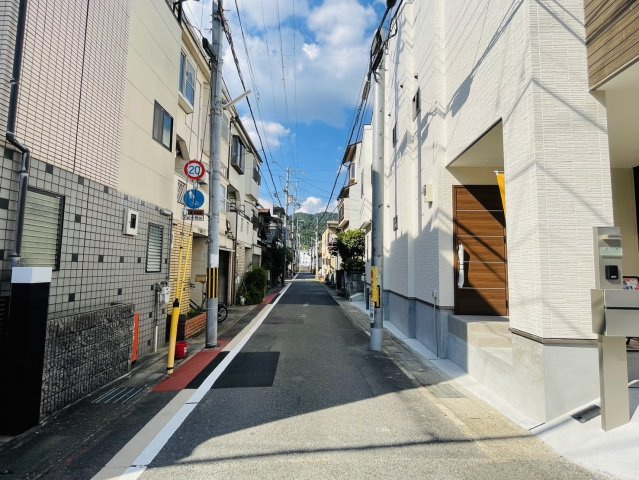 音羽草田町|京阪「四宮」駅徒歩７分♪
１本で三条まで出ることが出来るの遊びにも行きやすいです♪
JR「山科」駅も徒歩１４分の２wayアクセスです！