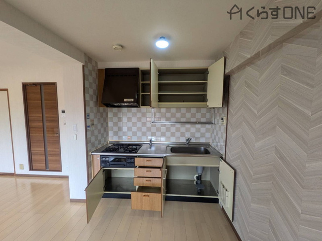 【キッチン】 | ロワイヤル京見橋