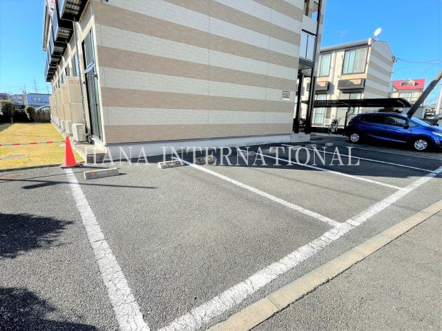 レオパレス小柳町Ⅲの駐車場