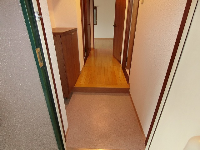 サクシード甲子園の玄関