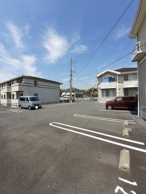 【駐車場】 | コール・ハピネス　Ⅰ | 駐車場があるので、車を買う予定の方も安心です
