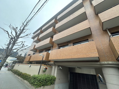 【外観】 | 岡崎ガーデンズ | スーパーやコンビニ、薬局など周辺施設充実しています♪