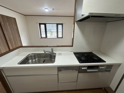 【キッチン】 | 岡崎ガーデンズ | 食器洗浄乾燥機付きのシステムキッチンで食後の団らんもご家族で一緒に楽しめます♪