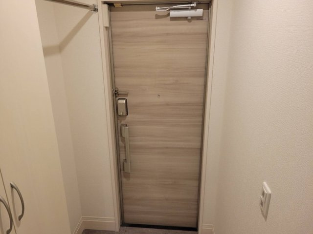 ウエスタンハイツ17の玄関