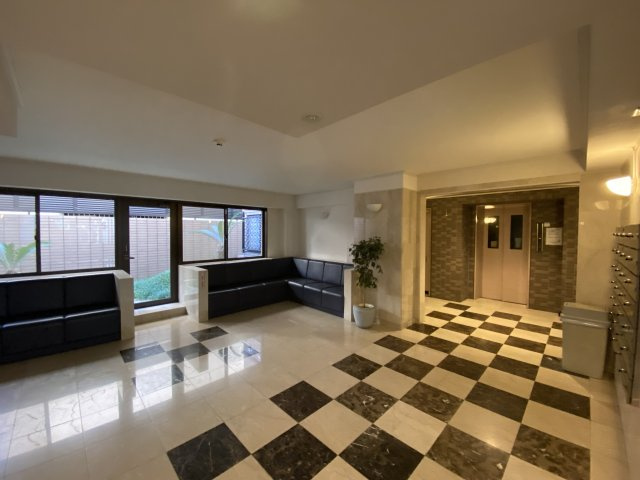 ローズガーデン舞浜壱番館のエントランス|建物の内部です