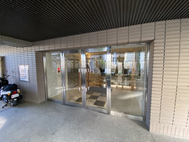 ローズガーデン舞浜壱番館のエントランス|落ち着いたエントランスです