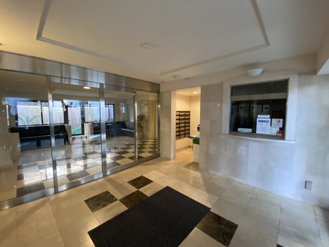 ローズガーデン舞浜壱番館のエントランス|ゆとりのあるエントランスです