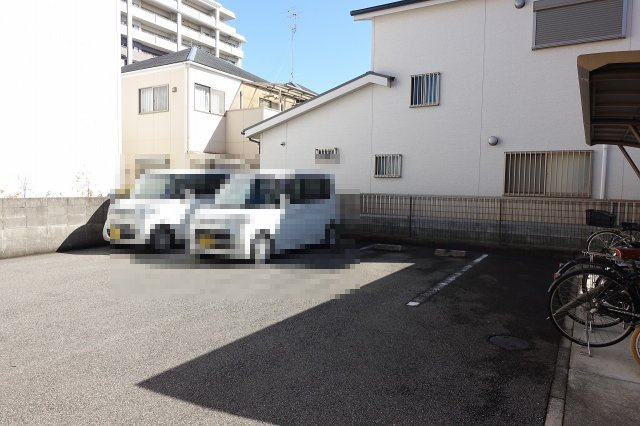 ペルルⅢの駐車場