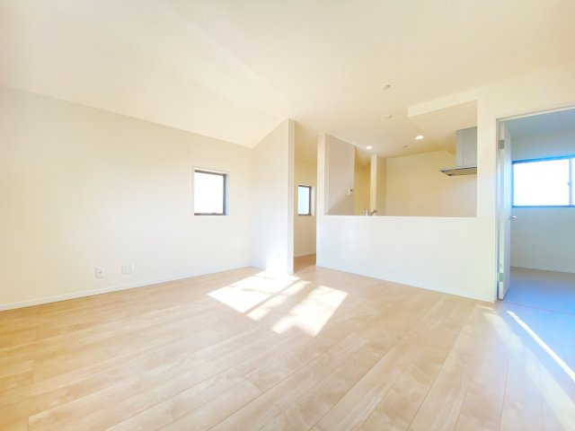 『八王子市中古戸建て』八王子市本町23-6【仲介手数料無料】の居間・リビング|～仲介手数料無料☆八王子ひなた不動産～八王子市本町　中古戸建て