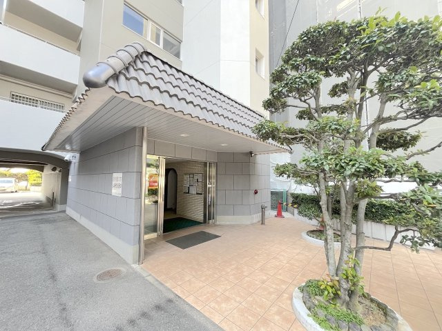 グリーンマンション姪浜のエントランス