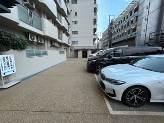 【駐車場】