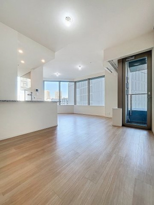 【居間・リビング】 | スカイズタワー&ガーデン | ★眺望良好な開放感溢れるリビング★