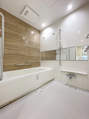 【浴室】 | スカイズタワー&ガーデン | ★ホテルライクなバスルーム！浴室換気乾燥暖房機付きで雨の日のお洗濯も安心です★