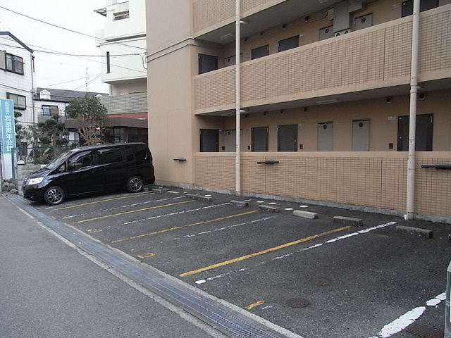 ＨＵ岩屋ハイツの駐車場