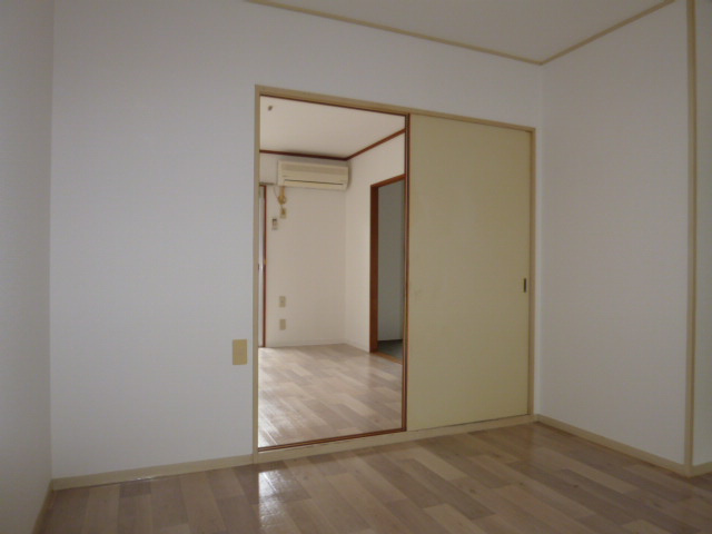 浅尾山ハイツの居間・リビング