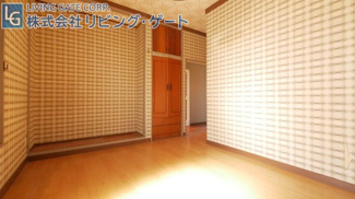【洋室】 | 南アルプス市飯野 角地 公園が近い中古戸建 4LDK | 2階6.5帖洋室。南東のお部屋で陽当たり。主寝室にいかがでしょうか？