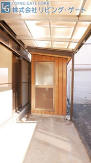 【周辺】 | 南アルプス市飯野 角地 公園が近い中古戸建 4LDK | 建物南側の付属建物。