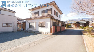 【外観】 | 南アルプス市飯野 角地 公園が近い中古戸建 4LDK | 建物東側から撮影。